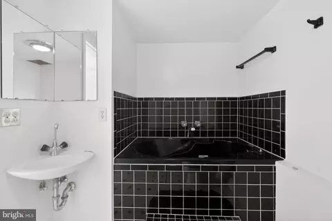 Bath - 8026 Waterview Ct, Frederick, MD 21701 photo 1 of 2