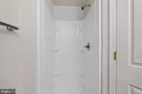 Bath - 8026 Waterview Ct, Frederick, MD 21701 photo 2 of 2