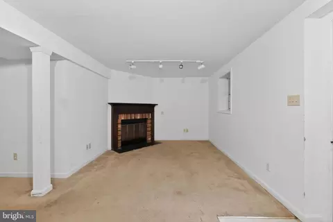 Living - 8026 Waterview Ct, Frederick, MD 21701 photo 3 of 4