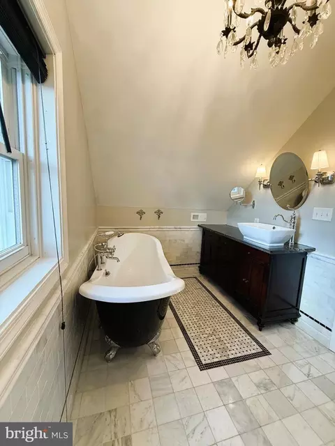 Bath - 605 Fairview Ave, Frederick, MD 21701 photo 3 of 5