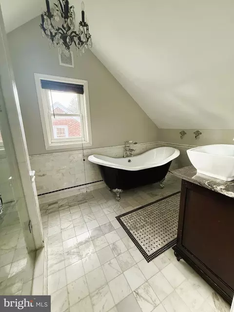 Bath - 605 Fairview Ave, Frederick, MD 21701 photo 2 of 5
