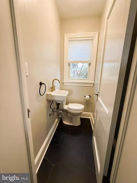 Entry Way - 605 Fairview Ave, Frederick, MD 21701 photo 2 of 5
