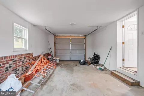Entry Way - 6411 Fulmer Rd, Frederick, MD 21703 photo 4 of 6