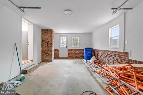 Entry Way - 6411 Fulmer Rd, Frederick, MD 21703 photo 3 of 6