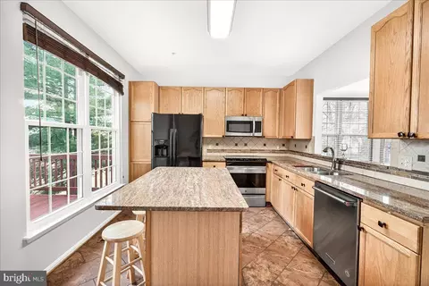 Kitchen - 1944 Crossing Stone Ct, Frederick, MD 21702 photo 3 of 5