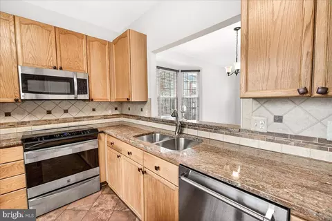 Kitchen - 1944 Crossing Stone Ct, Frederick, MD 21702 photo 4 of 5