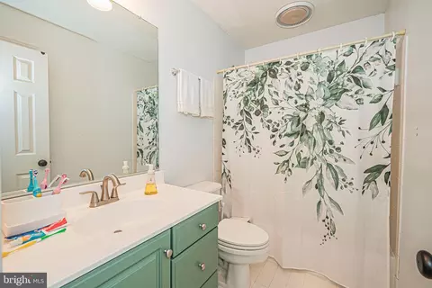 Bath - 9507 Ashbury Pl, Frederick, MD 21701 photo 5 of 6