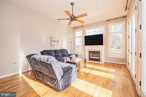 Living - 9507 Ashbury Pl, Frederick, MD 21701 photo 2 of 4
