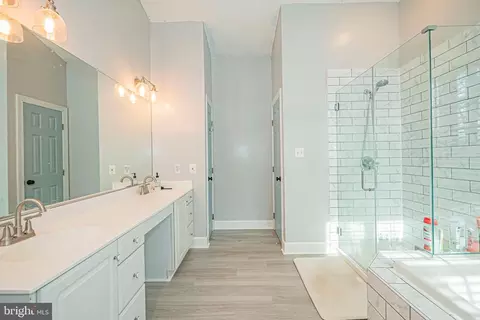 Bath - 9507 Ashbury Pl, Frederick, MD 21701 photo 4 of 6