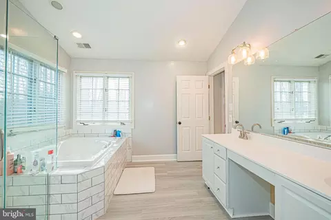 Bath - 9507 Ashbury Pl, Frederick, MD 21701 photo 3 of 6
