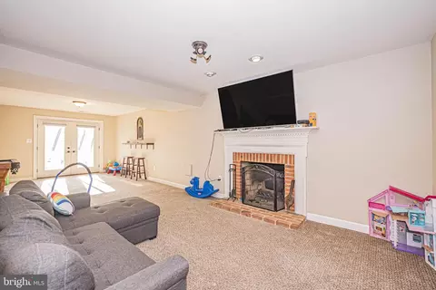Living - 9507 Ashbury Pl, Frederick, MD 21701 photo 3 of 4