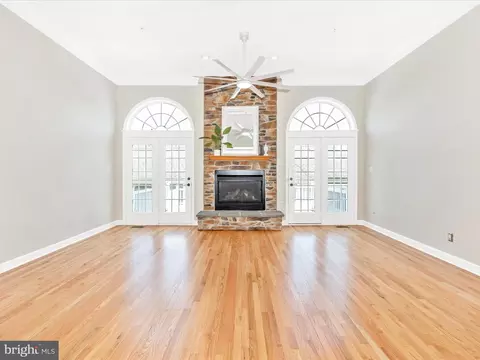 Living - 8828 Lew Wallace Rd, Frederick, MD 21704 photo 7 of 7