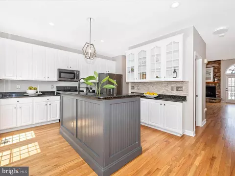 Kitchen - 8828 Lew Wallace Rd, Frederick, MD 21704 photo 4 of 7