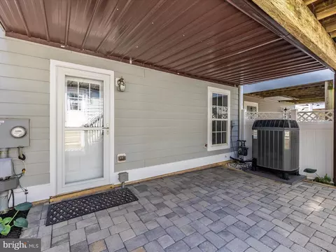 Exterior - 8828 Lew Wallace Rd, Frederick, MD 21704 photo 4 of 15