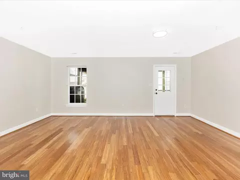Living - 8828 Lew Wallace Rd, Frederick, MD 21704 photo 4 of 7
