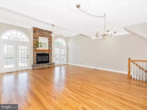 Living - 8828 Lew Wallace Rd, Frederick, MD 21704 photo 5 of 7