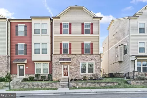 8811 Shady Pines Dr, Frederick, MD 21704