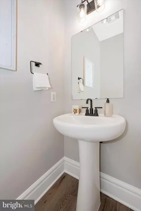 Bath - 418 N Maxwell Ave, Frederick, MD 21701 photo 2 of 9