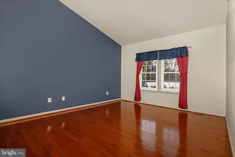 Living - 828 Geronimo Dr, Frederick, MD 21701 photo 9 of 10