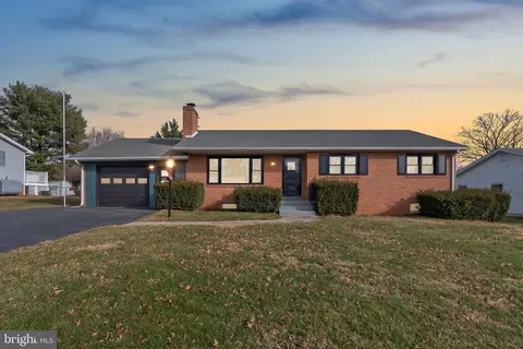 3887 Shadywood Dr, Jefferson, MD 21755