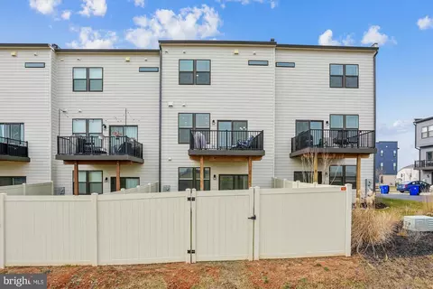 Exterior - 484 Tiller St, Frederick, MD 21701 photo 2 of 9