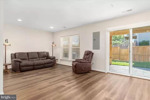 Living - 5625 Scott Ridge Pl, Frederick, MD 21704 photo 5 of 6