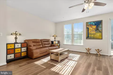 Living - 5625 Scott Ridge Pl, Frederick, MD 21704 photo 2 of 6