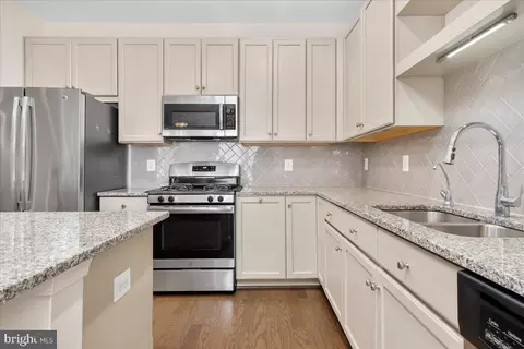 Kitchen - 5625 Scott Ridge Pl, Frederick, MD 21704 photo 4 of 5