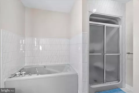 Bath - 11997 Cregger Rd, Keymar, MD 21757 photo 3 of 5