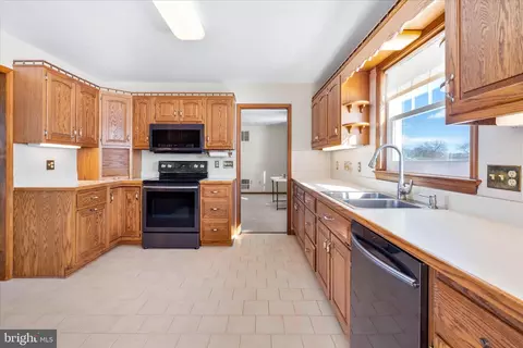 Kitchen - 11997 Cregger Rd, Keymar, MD 21757 photo 4 of 5