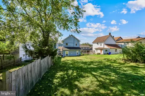 Exterior - 13 E C St, Brunswick, MD 21716 photo 2 of 4