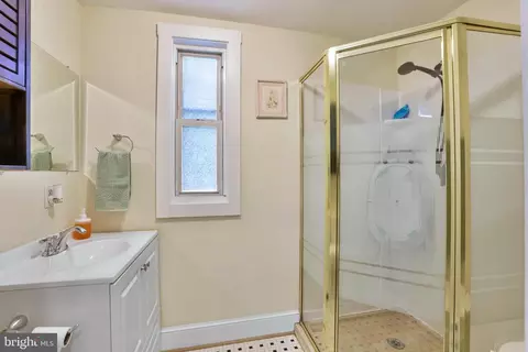 Bath - 13 E C St, Brunswick, MD 21716 photo 1 of 3