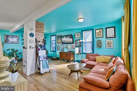 Living - 13 E C St, Brunswick, MD 21716 photo 1 of 1