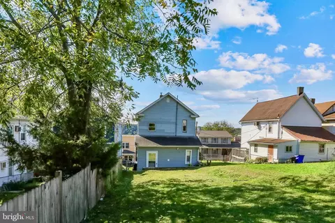 Exterior - 13 E C St, Brunswick, MD 21716 photo 3 of 4