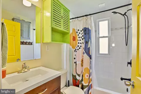 Bath - 13 E C St, Brunswick, MD 21716 photo 3 of 3