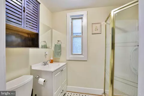 Bath - 13 E C St, Brunswick, MD 21716 photo 2 of 3