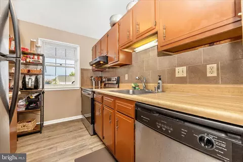 Kitchen - 274 Longford Dr, Frederick, MD 21702 photo 2 of 3