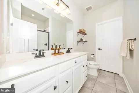 Bath - 344 Patterson Park Rd, Frederick, MD 21703 photo 1 of 3