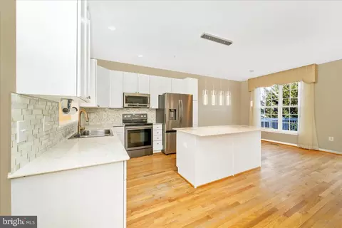 Kitchen - 113 Fieldstone Ct, Frederick, MD 21702 photo 4 of 6
