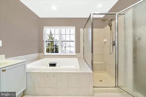 Bath - 113 Fieldstone Ct, Frederick, MD 21702 photo 2 of 3