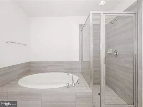 Bath - 667 E Church St #B, Frederick, MD 21701 photo 2 of 3