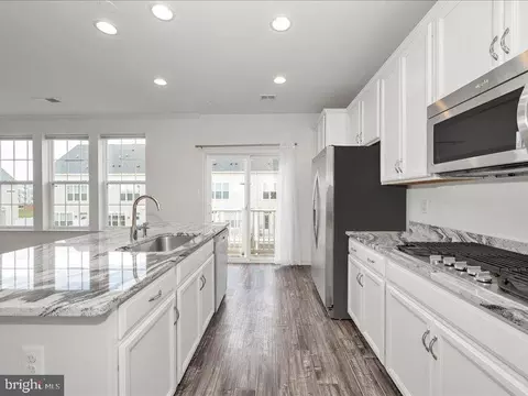 Entry Way - 667 E Church St #B, Frederick, MD 21701 photo 2 of 8