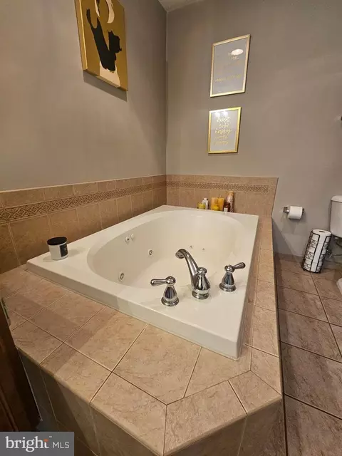 Bath - 1815 A Wheyfield Dr #9-A, Frederick, MD 21701 photo 4 of 6