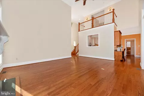 Living - 6216 Mount Phillip Rd, Frederick, MD 21703 photo 4 of 9