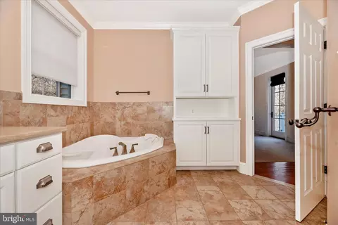 Bath - 6216 Mount Phillip Rd, Frederick, MD 21703 photo 2 of 6