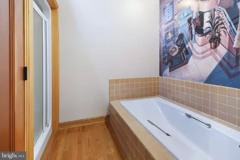 Bath - 1402 Thurston Rd, Dickerson, MD 20842 photo 2 of 9
