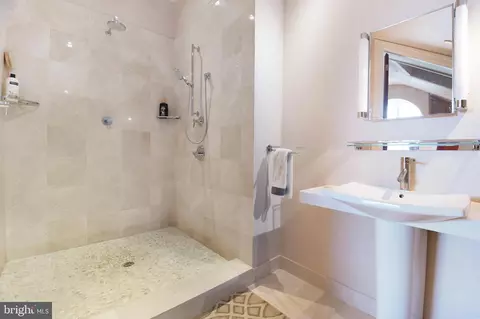 Bath - 1402 Thurston Rd, Dickerson, MD 20842 photo 6 of 9