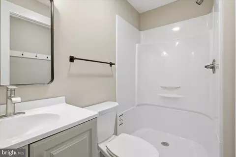 Bath - 628 Trail Ave, Frederick, MD 21701 photo 2 of 3