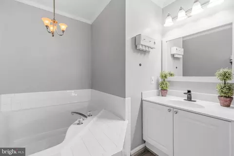 Bath - 2030 Rosecrans Ct, Frederick, MD 21702 photo 2 of 5