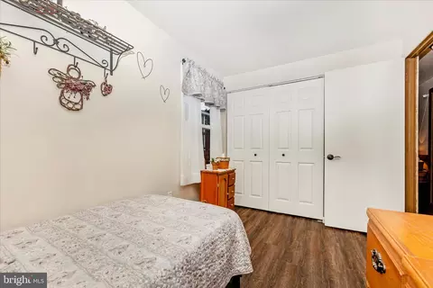 Bedroom - 816 E St, Brunswick, MD 21716 photo 6 of 9